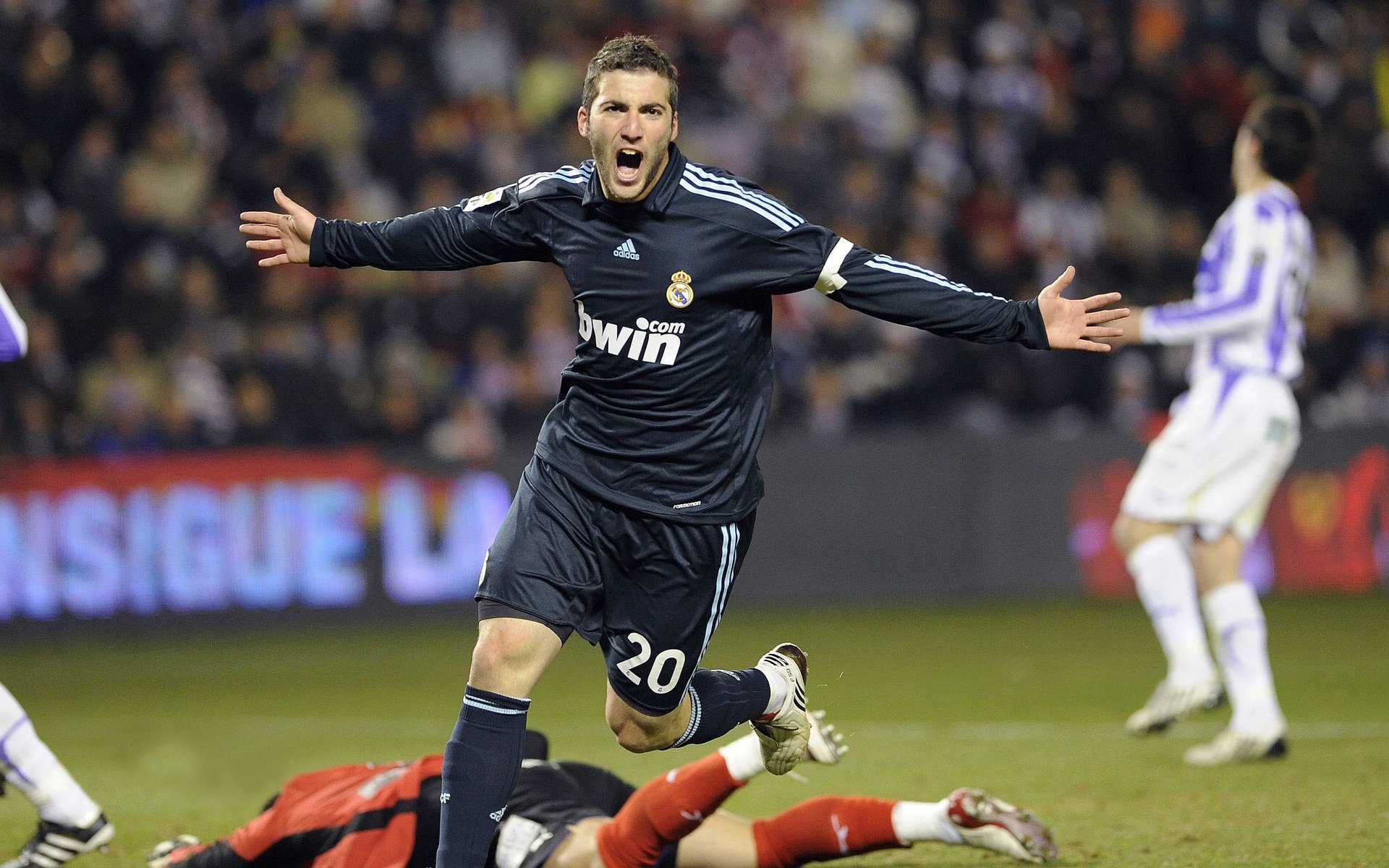 东亚杯U23国足惨败 球迷情绪波动较大，东亚杯国足3比0韩国